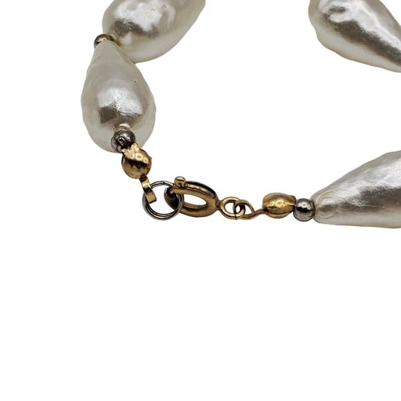 Teardrop Faux Pearl Necklace Graduated White Acrylic Strand 21" Vintage 1960s - Picture 7 of 7